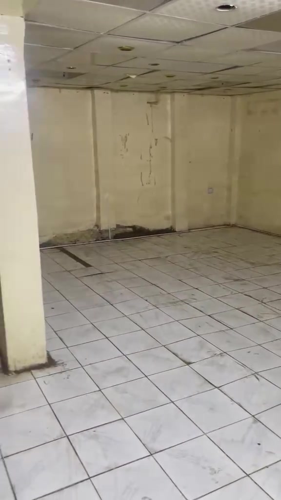 السلام عليكم ورحمة الله وبركاته يوجد مخزن اجار قاعه مساحه ٩٠ متر مربع العنوان عماره الشابندر قرب مصرف الرشيد للاستفسار الاتصال على الرقم ***********
