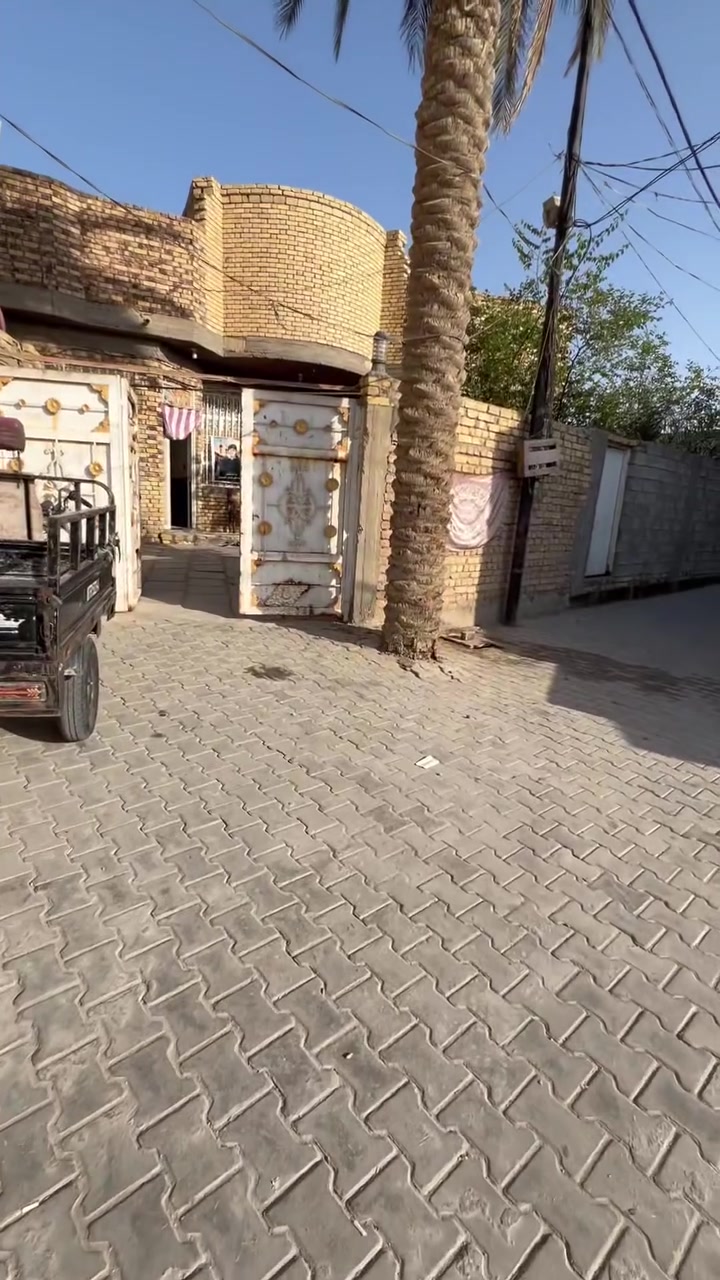 بيت للبيع حي عبد العباس نزلت الحفار مساحه350 متر يحتوي عل3 غرف براني 10 متر مطبخ حمامات داخليه خارجيه بناء حديث مسلح للاستفسار مراجعه مكتب الكيان ***********
