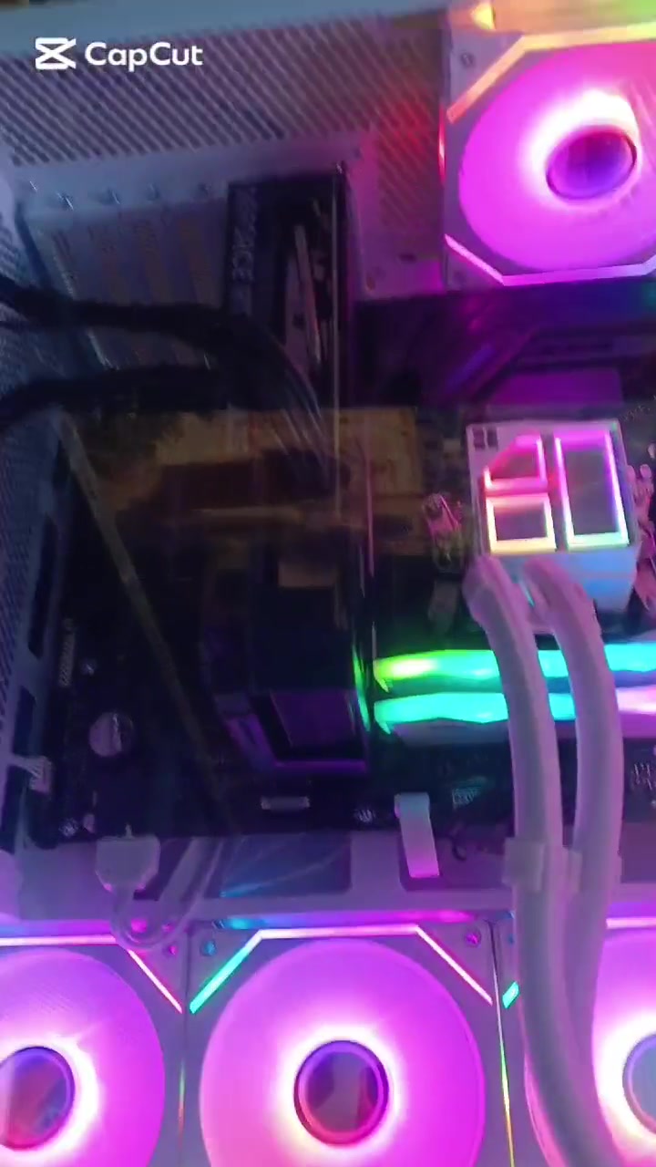 كمبيوتر تجميعة 
مواصفات :
•⁠  ⁠Processor: AMD Ryzen™ 5 9600X Desktop Processors 
•⁠  ⁠Motherboard: Gigabyte B850 GAMING WIFI6 
•⁠  ⁠Graphics Card: ASUS Dual GeForce RTX™ 5060 Ti 16GB GDDR7 OC Edition 
•⁠  ⁠Memory: TEAMGROUP T-Force Delta RGB DDR5 Ram 32GB (2x16GB) 6000MHz CL30 - White 
•⁠  ⁠Storage A: WD Blue SN5000 1TB , 5150MB/s M.2 NVME , PCIe 4.0 | SKU: 109594
•⁠  ⁠Power Supply: ASUS Prime 750W - 750W Bronze 80+ , PCIe 5.0 
•⁠  ⁠Cooling System: Thermalright Frozen Infinity 360 Liquid CPU Cooler - White 
•⁠  ⁠Case: Sama Neview 2351 Mid Tower 
Case - White (BTF)
الكراتين كلهن موجودات شتريد موجود مع شاشة مع كرسي مع ميز مع ups يعني متحتاج كلشي كبل تلعب للاستفسار راسلني واتساب
الجهاز شكد له مستخدم تقريباً؟ وهل عليه أي ضمان للقطع أو فواتير شراء؟: 
استخدام قليل جداً 
شنو سعره النهائي؟ وهل تقبل تبديل لو بس بيع كاش؟: 
مجال قليل 
بأي محافظة/منطقة انت متواجد؟ وهل التوصيل متوفر لو استلام يد بيد؟: 
كربلاء توصيل غير متوفر
الشاشة شكد حجمها وشنو نوعها/ترددها؟ والكرسي والميز والـ UPS شنو تفاصيلهم بالضبط إذا داخلين بالسعر؟: 
شاشة حجم ٢٧ msi 
165hz
ميز خشبي
كرسي دوار مكتبي
هل كلشي شغال 100% بدون حرارة زايدة أو صوت بالمروحة/المبرد؟: 
نعم 