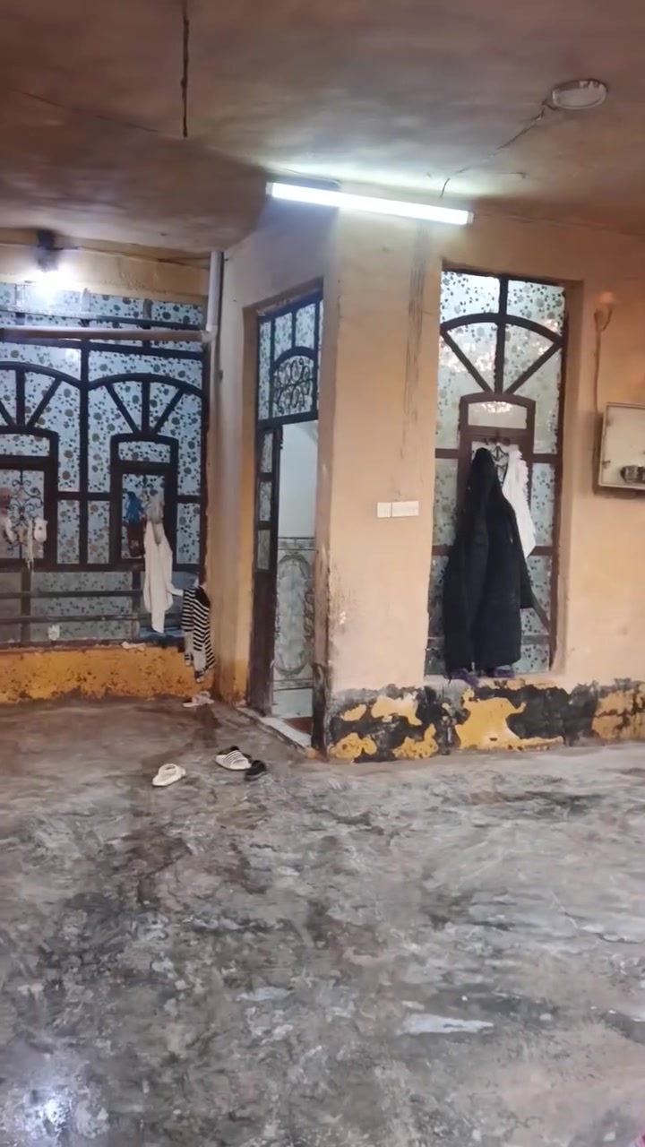 بيت بشارع سوالم مساحته 250 خط ثاني***********
