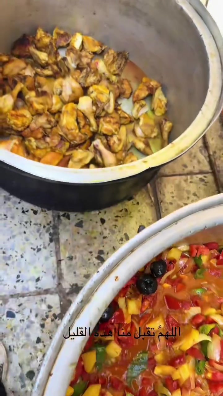 السلام عليكم الطباخ ابو يزن👨🏻‍🍳 مستعدون لطبخ كافة المناسبات والاستفسار اتصل على هاذه الرقم ***********
