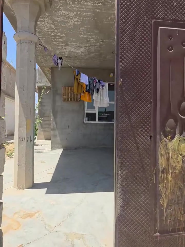 دار سكنيه مساحة  300 متر في حي الفاروق مكان راهم وما عليه حچي
يتكون من كلدور و إستقبال و مطبخ واسع و هول گعده مساحة 7  متر تقريباً 
إضافة الى غرفتين نوم مع ترك خلفي
السعر 28 مليون للإستفسار أكثر 
 إتصل  على 👇
***********
***********
مكتب الأنـوار للـعـقـــار
