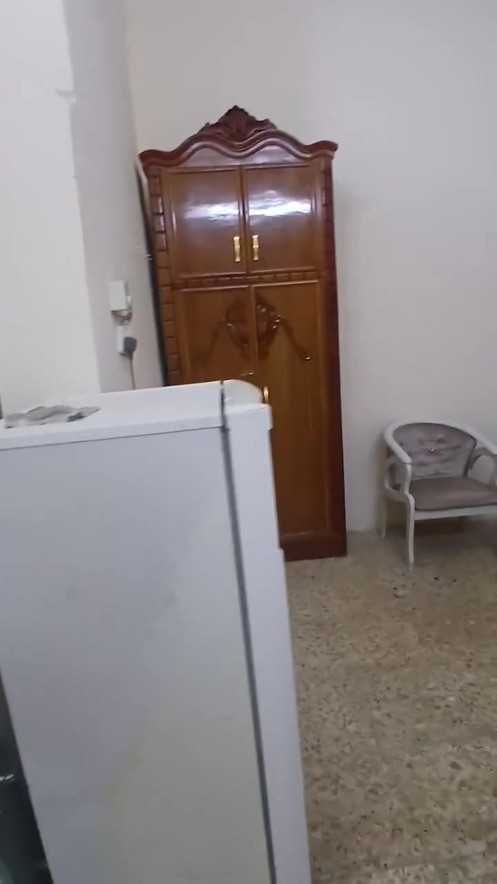 شقة مؤثثة للعزاب في شارع الرشيد من جهة الميدان قريب على باب المعظم
الشقة للعزاب فقط وليست للعوائل.
تتكون من غرفة وصالة وحمام.
تحتوي على خط سحب وسبلت ومبردة وثلاجة وباقي الامور.
يشترط للسكن عدم شرب الخمور والامور الاخرى.
الايجار الشهري 400 الف.
***********
