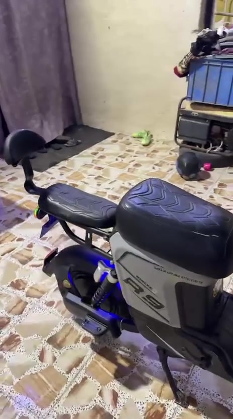 دراجه شحن نضيف الله شاهد وبطارياتهه جدد كلش صار اسبوع من بدلتهن عنوان الاصمعي *********** اي ستفسار سعره 375 وبيهه مجال شراي خابر وشلع اعيوني

نص مكتوب في الصور:
- 51 Vo Wifi 12:15 Yasser 7:19 م أمس،