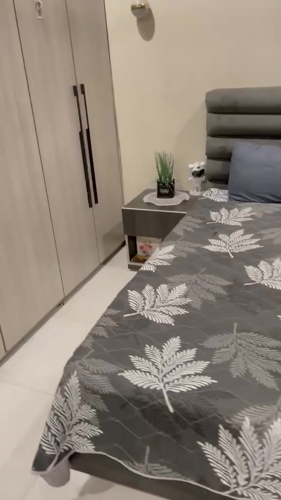 غرفه نوم • نضيفه • مستعمله قليل