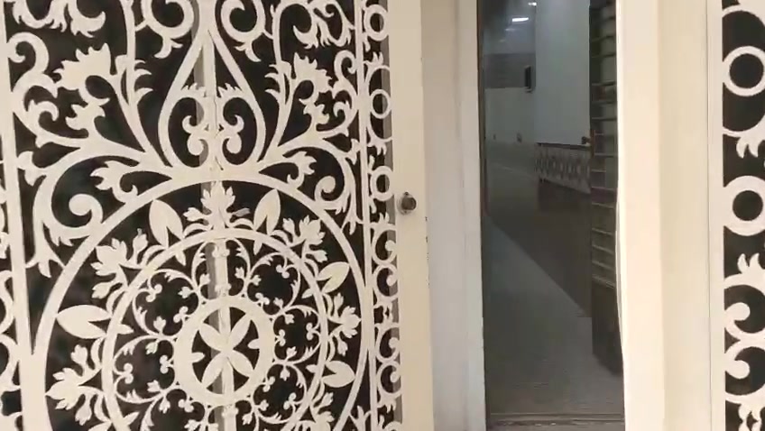 السلام عليكم الدار للبيع مساحه 75 m في منطقة الشعب حي البساتين طابقين للاستفسار الاتصال على الرقم ‏‪***********
