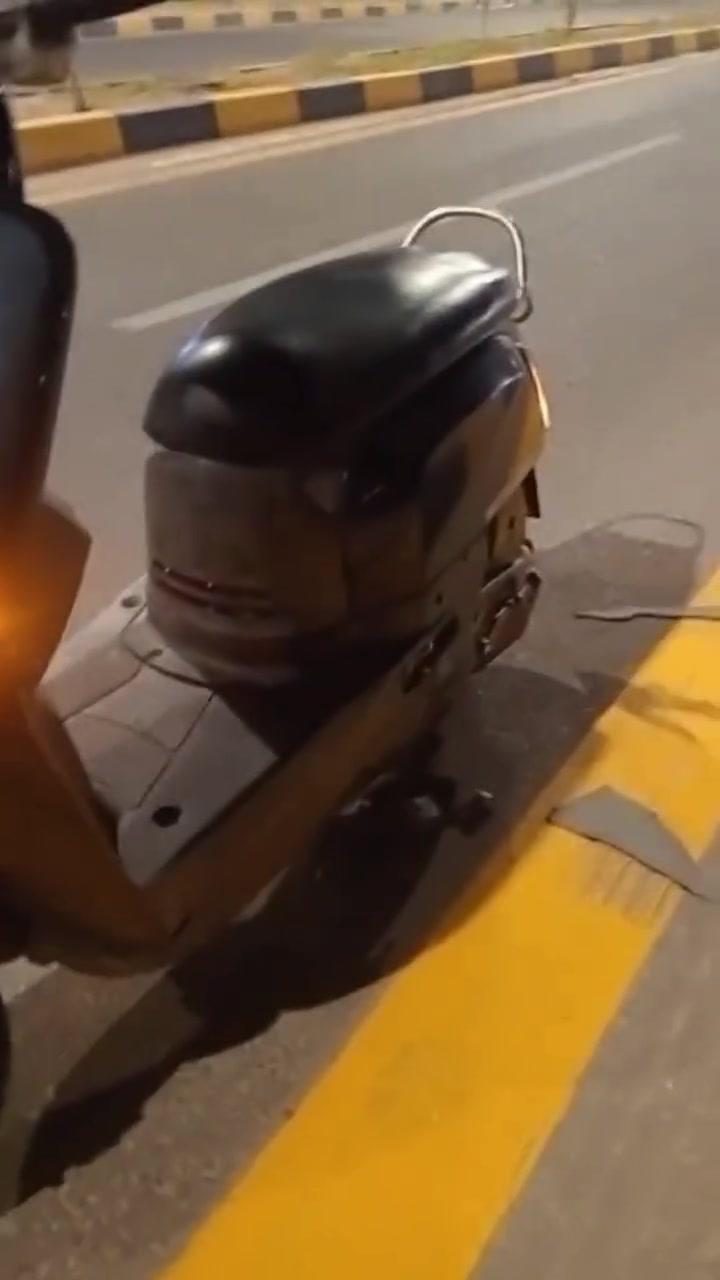 السلام عليكم بوليس للبيع
المكينه برغي ما مفتوح بيها شرط الفحص كهربائيات كلها شغاله سلف هندر كفراتها بلاد سعرها 750وبيها مجال العنوان ناصريه حي الشهداء ***********

