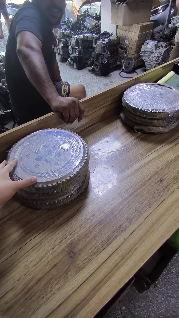 فلاوين جي ثري اوتو السعر ٩٠ الف مع القديم 
محلات علي الصيني بغداد الطالبية 
***********/***********
جميع ايام الاسبوع متواجدين 
توصيل كافة المحافظات ٥ الف
