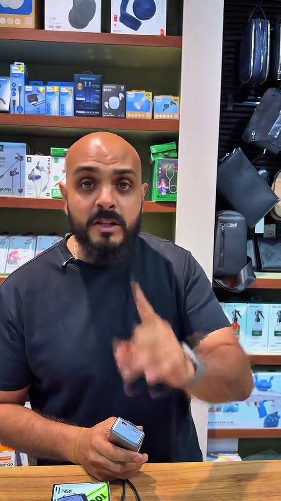 #creatorsearchinsights #محتويات  🔥 شحن سريع… قوة 45W بجيبك! تريد باور بانك يعتمد عليه ويشحن أجهزتك بسرعة؟ ⚡ ‏REMAX FCP-10 يجمع بين القوة والحجم العملي حتى يكون رفيقك بكل مكان 🔋 ✨ شنو يميّزه؟ ⚡ شحن سريع بقوة تصل إلى 45W 🔋 سعة 10,000mAh 📟 شاشة رقمية لمعرفة نسبة الشحن 🔌 كيبل Type-C مدمج وقابل للسحب 🎒 تصميم عملي ومناسب للدوام، السفر والاستخدام اليومي 💥 السعر: 45 ألف فقط! 🚚 والأحلى؟ التوصيل مجاناً لجميع محافظات العراق 🇮🇶 📲 اطلبه الآن من تطبيق الشمس وخلي الشحن السريع دائماً وياك 🔥 ☎️ *********** مركز الشمس ☀️ — اختياراتك التقنية تبدأ من هنا.
