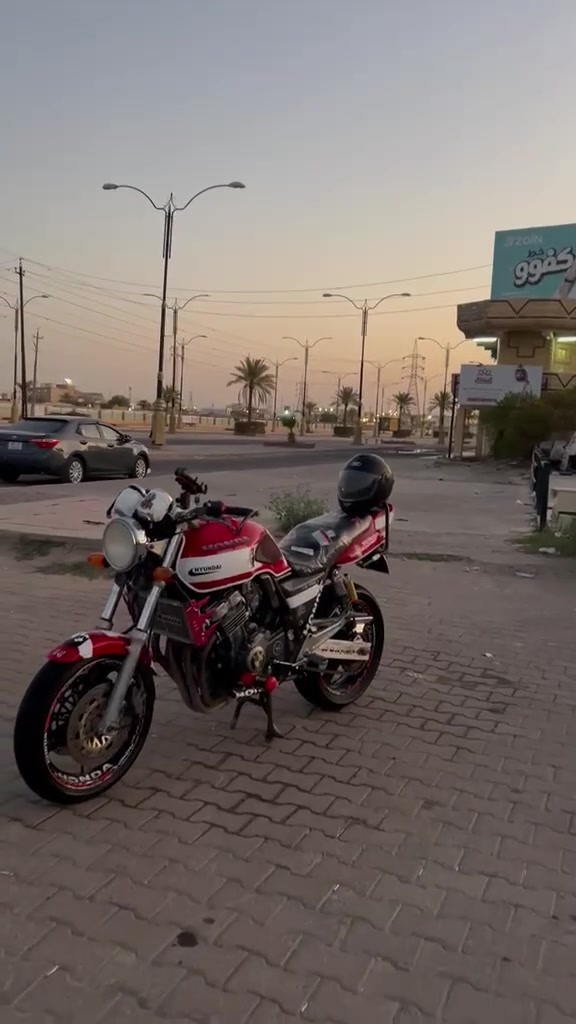سلام عليكم سيبي 400
للبيع دراجه كفاله عامه شرط كلها مكينه كفاله 
برقي مابيها نقص دراجه رمبه مكان دراجه صلاح الدين
السعر 14 ونص وبيها مجال بصيط رقم الهاتف ***********
