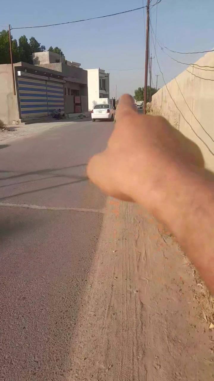 سلام عليكم قطعة بشارع ابو رويس العام قريبة على شارع تجاري العام تبعد ٤٠٠متر القطعة ٥٠ متر الواجهة ٤ النزال ١٢ نص  السعر ٢٣ مليون *********** / ***********

