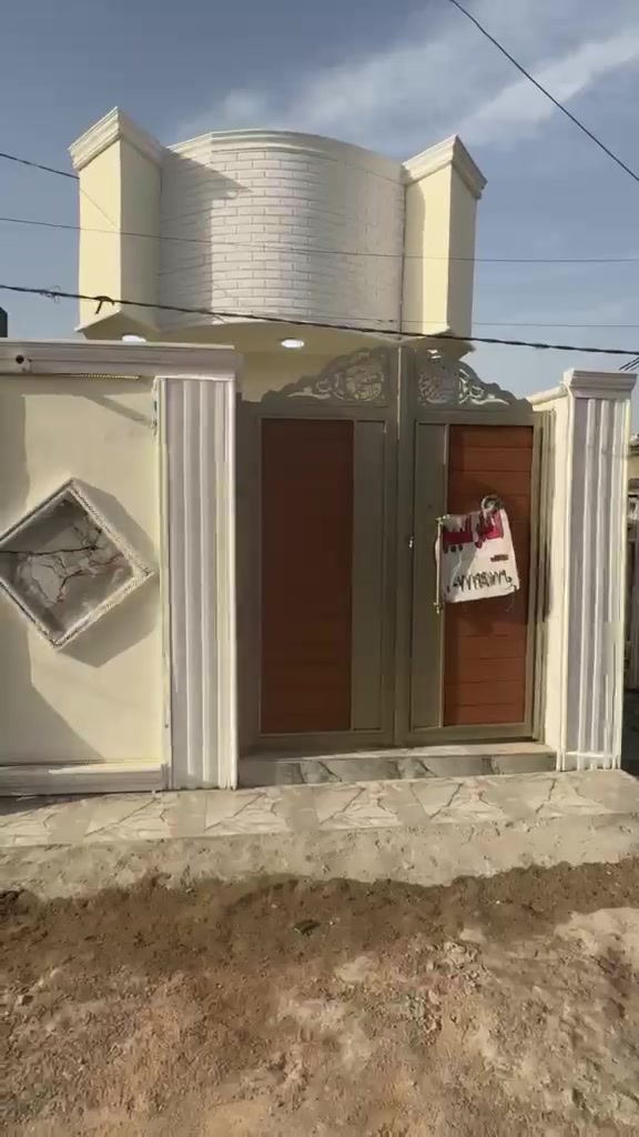 بيت للبيع حي فدك. مساحه 70 متر. بيت جديد. غير. مسكون كهرباء مجاري ماء. قرار المنطقه تمليك. قريب على شارع العام. رقم هاتف ***********
