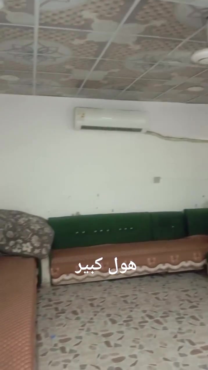 السلام عليكم 
بيت مساحته 100 م طابو زراعي سند 25 يتحول مباشرة ب اسم المشتري. في نادر الثانية كراغول شارع زين العابدين 
يتكون من طارمة كبيرة وحمام خارجي وداخلي 
ومطبخ وهول كبير وغرفة داخلية والبيت طابق واحد ووياه سخان وتانكيات مياه ثنين حجم كل واحد 500 لتر والبيت بناء طابوق 
البيت مربوط ع مشروع المجاري ومياه اسالة الجديدة ومشمول بتبليط الشارع 
فقط نقد #بدون_اقساط 
السعر 47 مليون 
للاستفسار اتصال فقط مابي واتس 
***********
او حسابي ماسنجر
