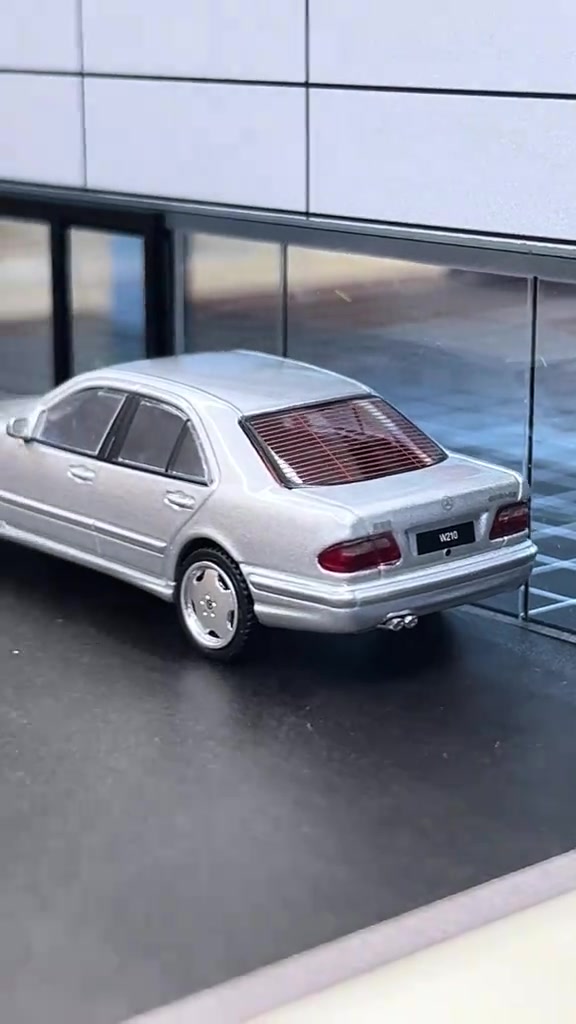 مرسيدس E55 AMG W210 حجم 1/64 شركه شادو 💎 للتواصل : *********** حساب تيك : diecastbaghdad0 انستا : diecast_baghdad_1 فيس بوك  : طه جمال العامري
