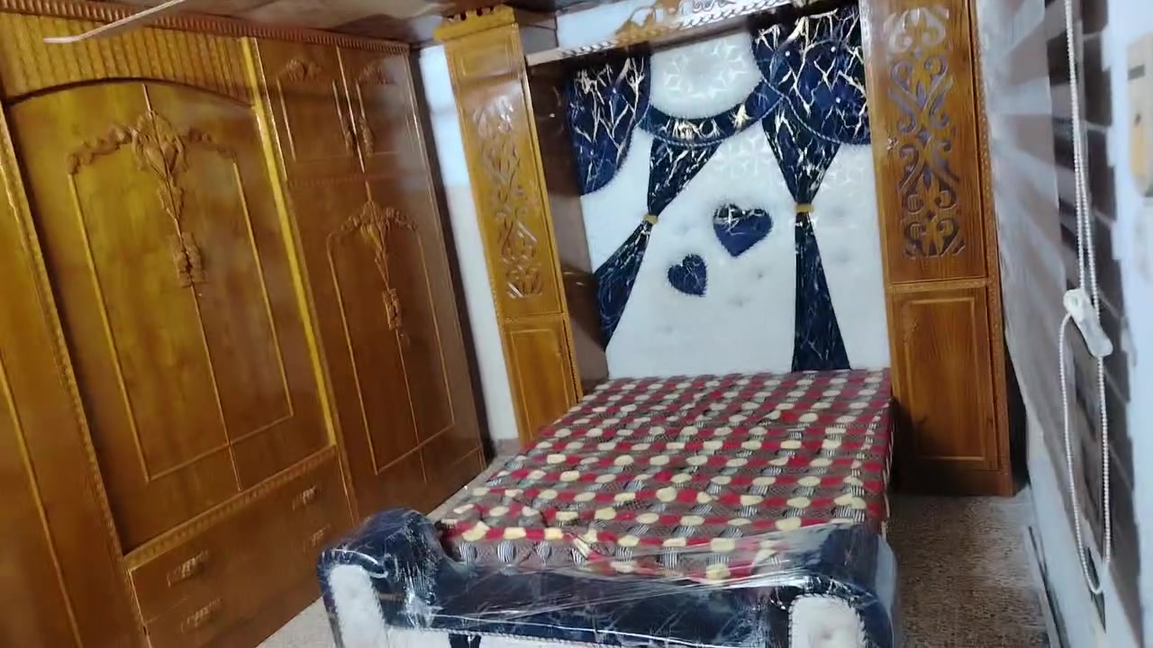 غرفه اخشاب للبيع جديده جدا جدا شغل فصال المكان موصل جانب الايسر حي سومه السعر950
رقم الموبايل***********
