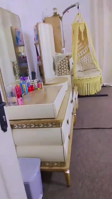غرفة نوم للبيع  صفر السعر النهائي 900الف مع المرجوحة باب اول يصير السعر مليون وخمسين العنوان كركوك بل55للاستفسار واتساب الرقم***********
