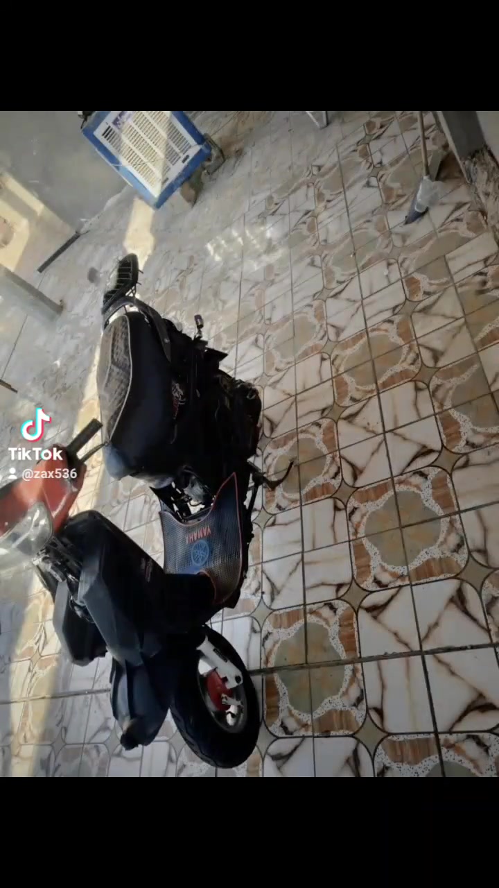 السلام عليكم عد الدراجه للبيع فراشه لون. لون احمر وجه القدام بس كفراتها دراجه نظيفه ماكينه ما مفتوح دراجه رايده ب 550 مكانها نجف نريد الدراجه يتصل علي على الرقم  ***********
