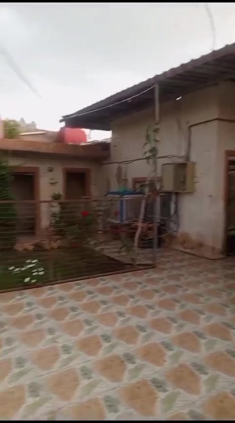 سلام عليكم بيت للبيع المساحه 300متر المواقع فريحه قرب جامعة فريح خلف البنزين خانه الكفيل*********** امير حسن
