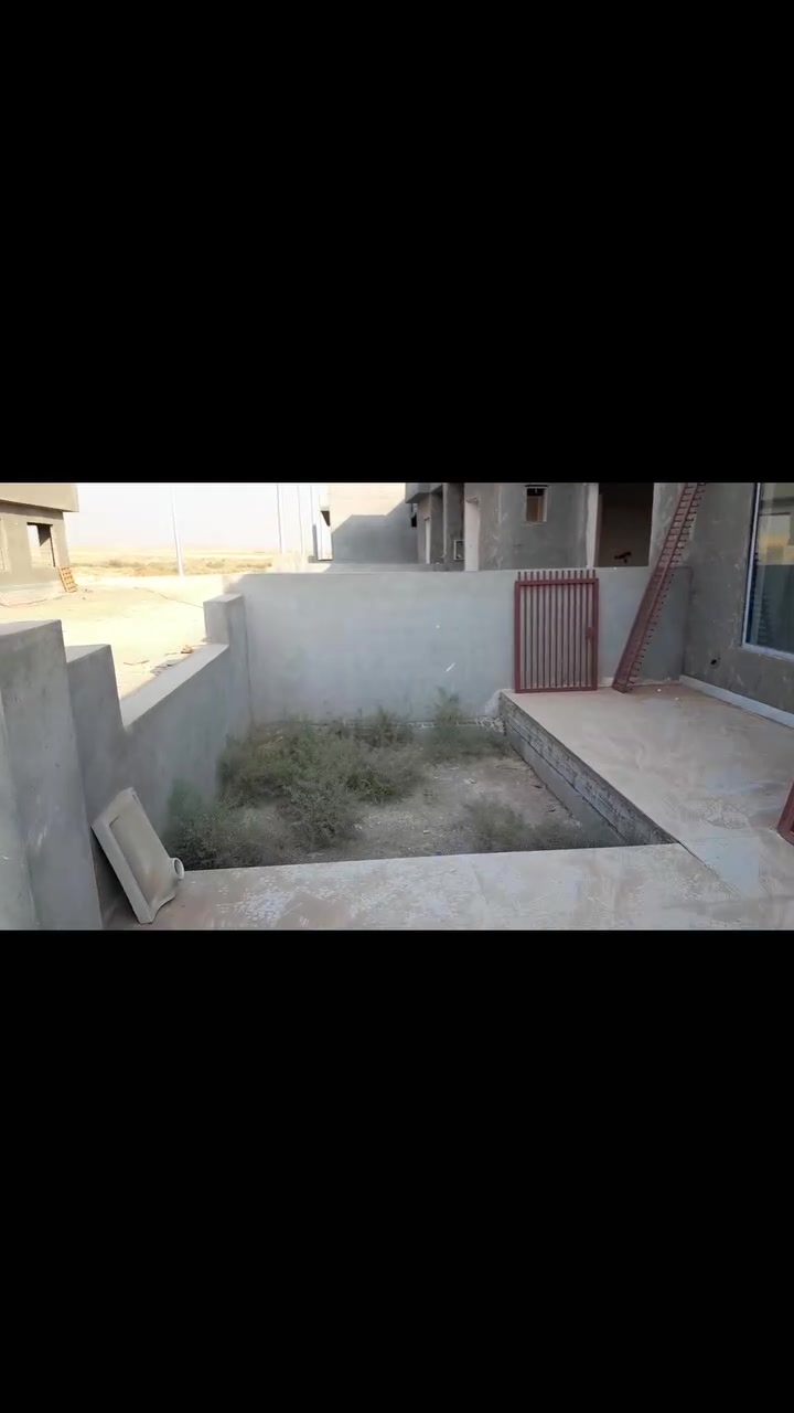 بيت للبيع في مجمع راسان (مسحوب عليه عقاري - بمقدمة مناسبة جداً)
​فرصة ممتازة للسكن أو الاستثمار بمساحة مناسبة ونظام أقساط مريح!
​المساحة: 200 متر مربع
​الموقع: مجمع راسان
​نوع السند: طابو صرف (ملكية تامة)
​المكونات: غرفتين نوم + هول + استقبال + مطبخ حار وبارد + خدمات صحية 
​💰 تفاصيل السعر والدفع:
​المقدمة: 10 مليون دينار فقط!
​المتبقي: أقساط شهرية مريحة.
​📞 للتواصل والاستفسار: ***********
