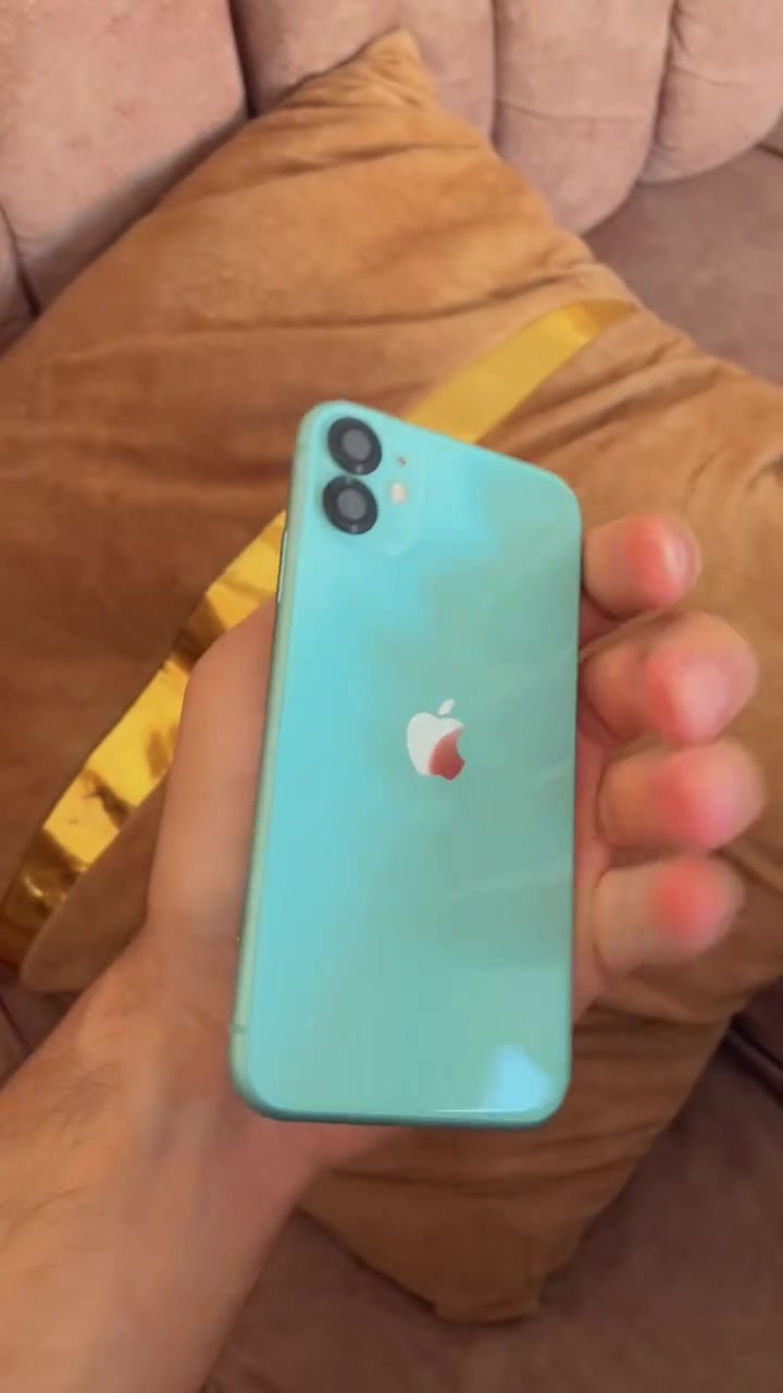 أيفون 📲 11 عادي 
فول نضافه 
وكلشي عالبلاد مامبدل اي شي بي انطيك يا بشرط 
مامفتوح 
شاشة بلادي وبطارية بلادي مساحة 128 
دبل سيم كارت 
بطارية 73 بلادي لا مبدل ولا مرفوع
ويا كفرات عدد 6 
السعر خاص أو عالرقم واتساب 
‏***********
