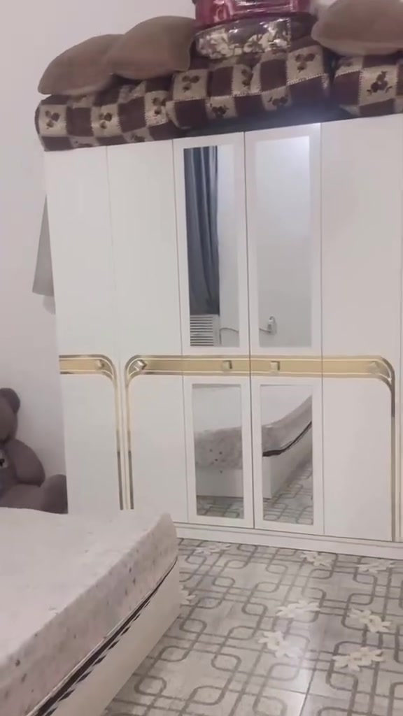 سلام عليكم غرفه جديده للبيع سعر 550 مكان طهمازيه ***********
