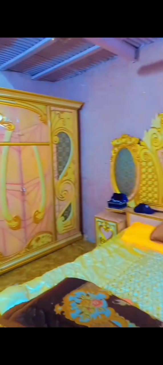 سلام عليكم غرفه اخشاب عراقي جديده للبيع بسعر مناسب خابر على رقم ***********
