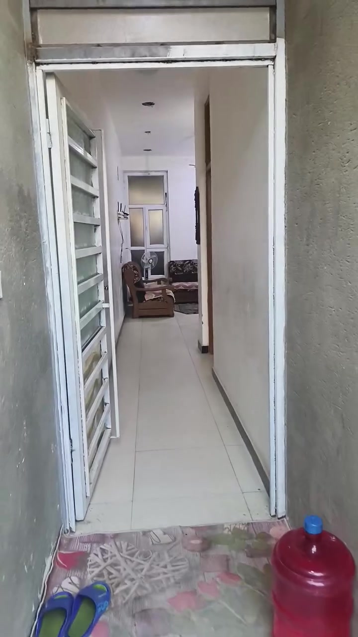 سلام عليكم
بيت للبيع مساحة ١٢٥م كوت الجديدة شارع لاقواس ***********
