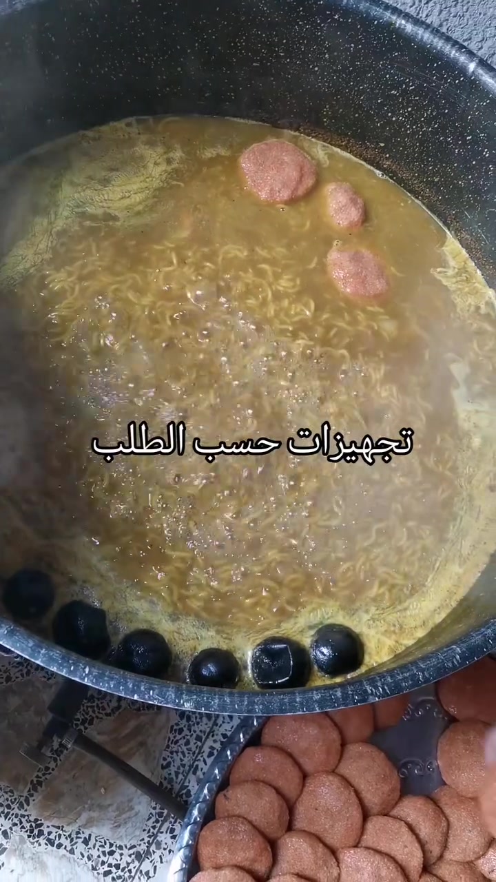 السلام عليكم عيوني عدنه تجهيزات اكل وحلويات وجميع انواع الاكل حسب الطلب للحجز والاستفسار التواصل واتساب *********** بأسعار مناسبة ونضافه ميه بالميه امانه الله ورسوله
