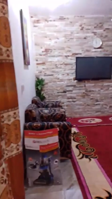 بيت للبيع سديناويه شارع اليودي للسفينه مساحته 120يحتوي على غرفه جبيره 6باربعه وصاله جبيره ومطبخ ومنور واستقبال وصحيات داخليه وخارجيه البيت بناء طابوك كونكريت مسلح السعر 51وبي مجال للاستفسار  *********** البيت زراعي
