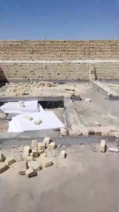 كادر متكون من خلفات بناء هندسه وخلفه عكاده وخلفات لباخ شغل هندسه يرضيك ويرضي الله داخل البصره حاليا ***********
