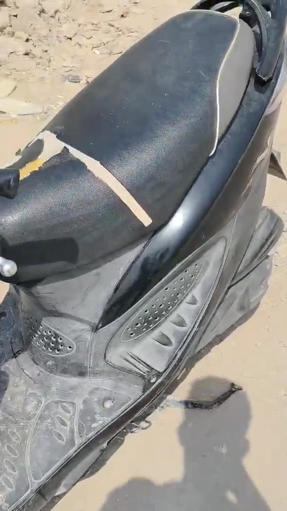السلام عليكم اخوان دراجه كامكو G4 دراجه نضيفه كلش محرك ما مفتوح غراضها كلها بلاديه بس هيه متروكه اني   بدوام ومفارغ الها دراجه كامله مكمله كلشي شغال تشتغل سلف ولايتات اشارير كلشي كلها تشتغل ونوزل مو كابرتيه تايرات تو بدلهن  رايدها ب 450 الشراي يتواصل وياي
*********** مكاني قضاء القرنة