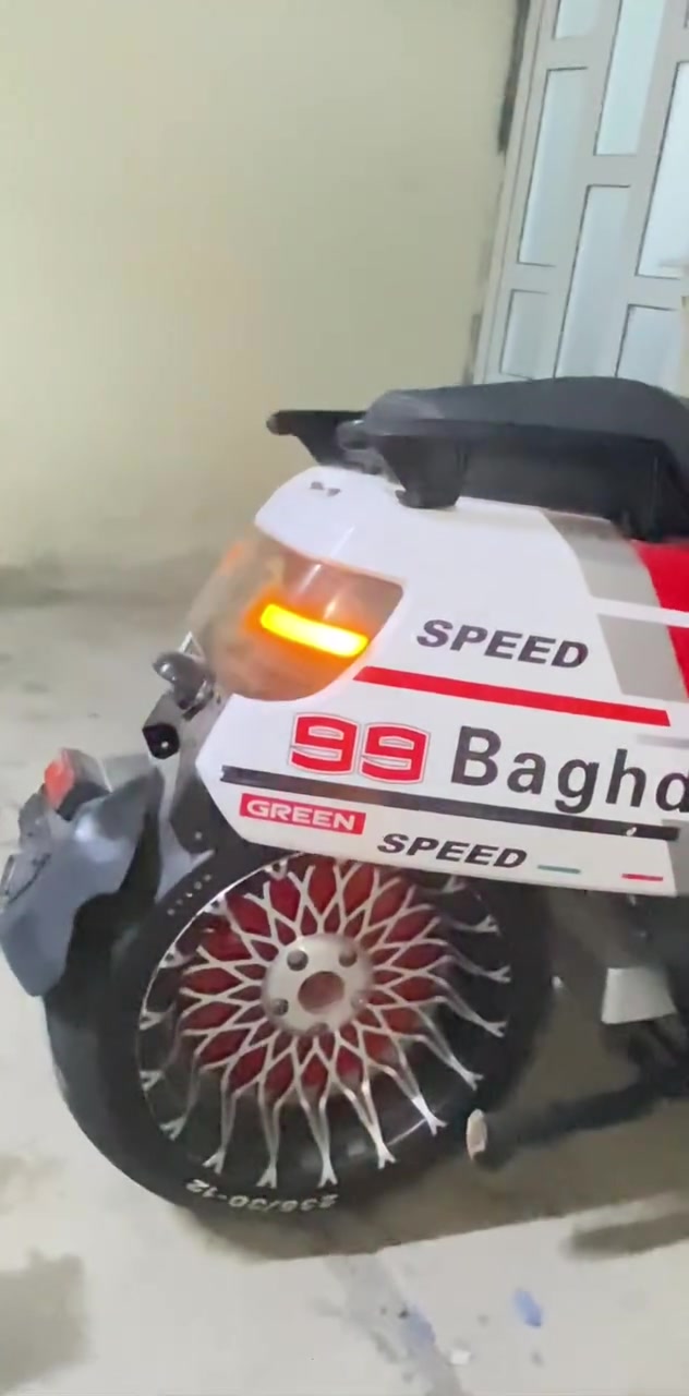 دراجه كاسحه للبيع معروفه مواصفاته كلشي شغال بطاريات جدد قبل 14 يوم بدلتهن بيه ملف لو حساس مادري لسعر 850 وبيه مجال لمكان بغداد حي لجهاد لرقم ***********
