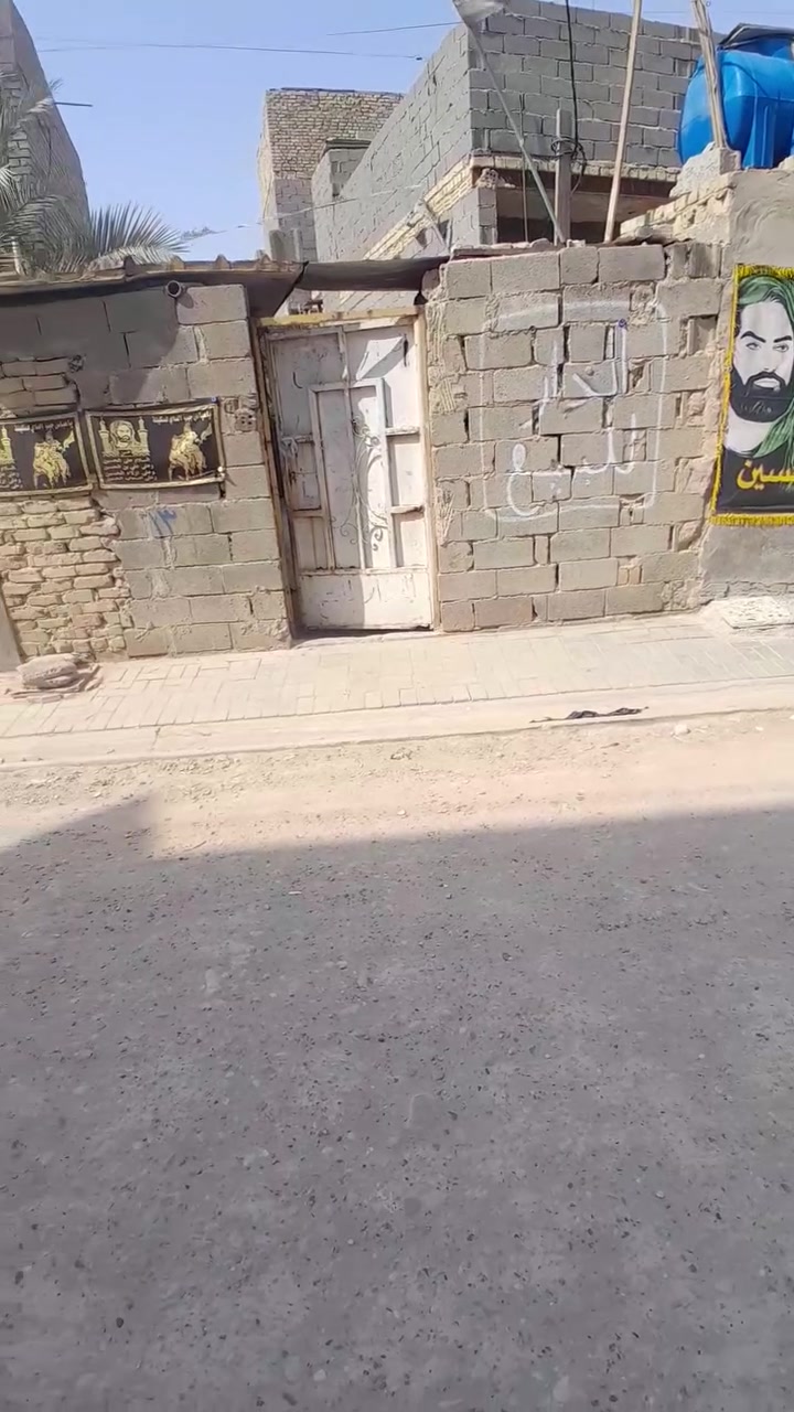 الدار للبيع مساحه ١١٥ متر.حي طاررق الشيشان.الميه او عشره قريب ع الفرن الاصفر قريب ع شارع العام.مراسله خاص.او الاتصال ع الرقم((( ***********)))
