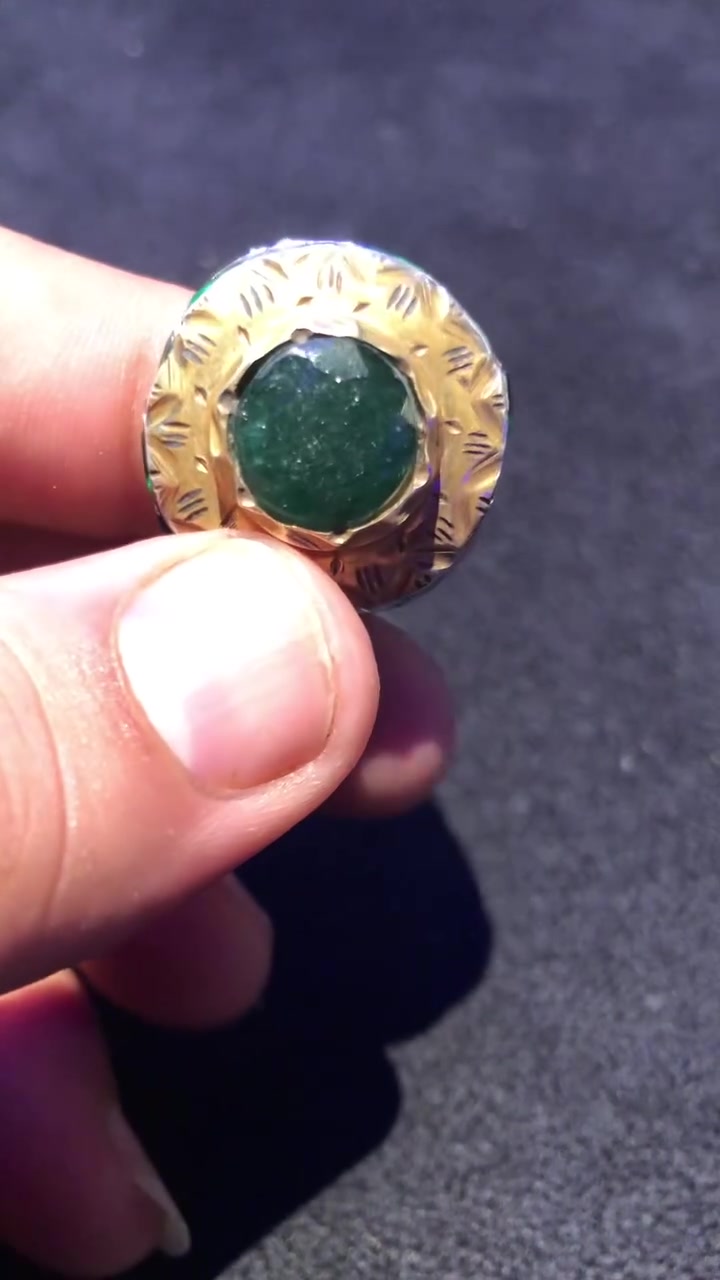 زمرد اصلي البيع. السعر 175 وبيه مجال قليل ***********
