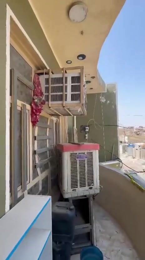 السلام عليكم بيت مساحه ٥٤  متر طابق ونص
بناء حديث العنوان ٤٠٠٠ 
السعر ٥٥ مليون وبي مجال 
***********

