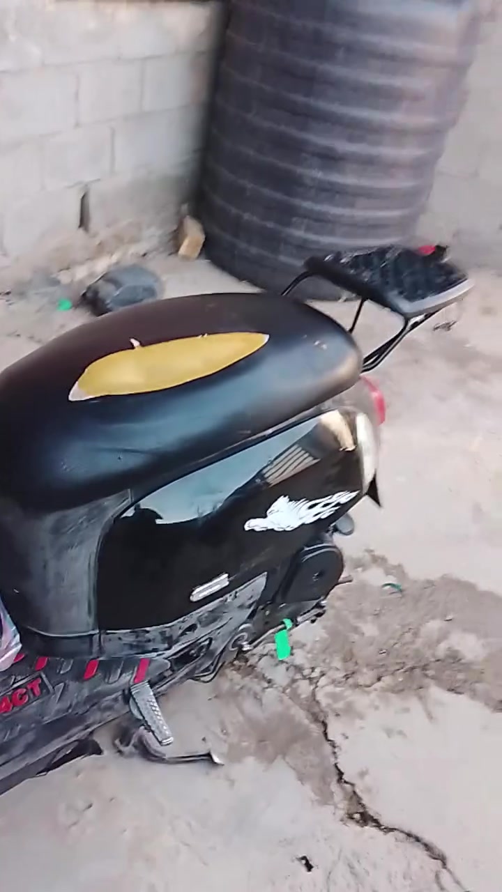 يا الله السلام عليكم ماكس بواليس دراجه خير من الله ماكينه ما مفتوح كهربائيات كلها شغاله  سلف جديد باتري جديد عشائر بقلايه لايت كله شغال كيلو متر طوخ ومال بنزين السعر 600 الاستفسار *********** المكان بغداد جسر ديالى
