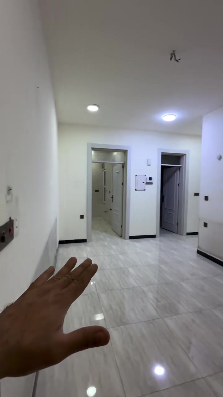الاعظمية شارع عمر • ٢ غرف • شرط عائلة