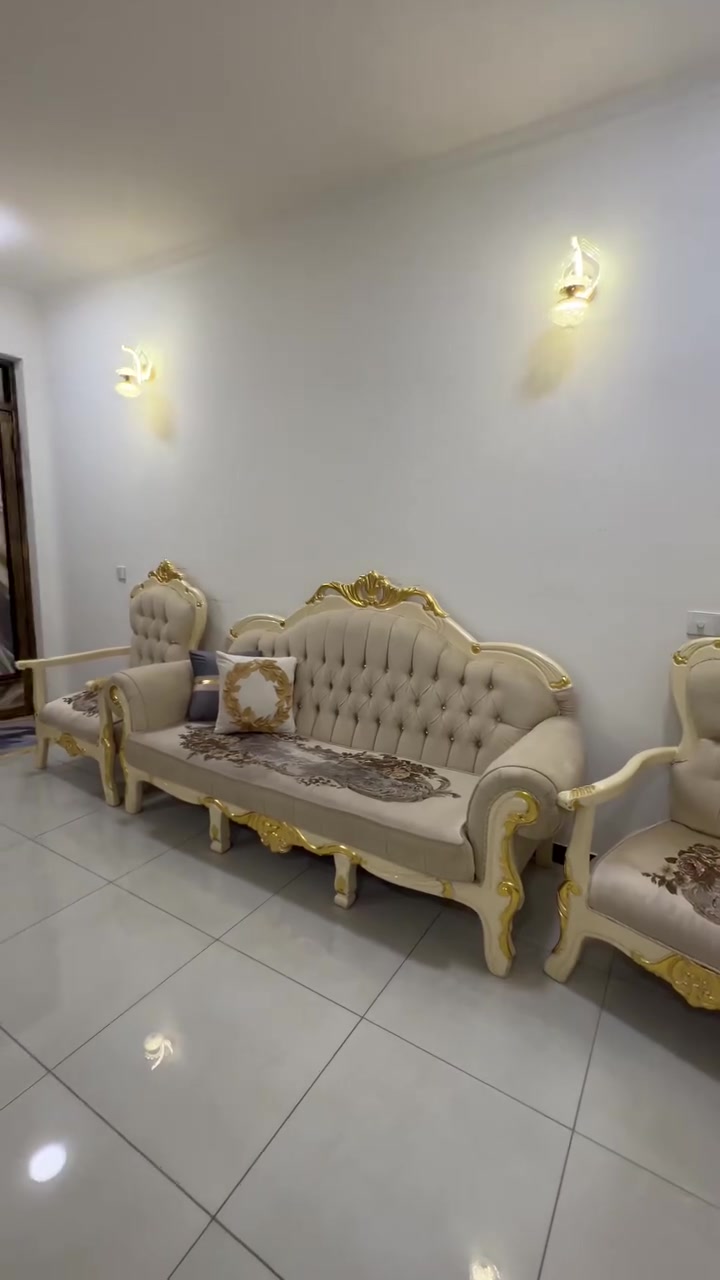 السلام عليكم
للبيع تخم زان ملكي ١٠مقاعد اخذته قبل ٦ أشهر بمليونين و٧٠٠ واريد ابيعه حاليآ بمليون و٥٠٠ الف
نظيف جدآ كما موضح
مكاني بغداد السيدية
