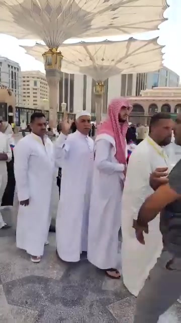 معتمرينا الكرام في الروضة الشريفة 
هنيئا لمعتمرينا الكرام 
الرحلة القادمة بر ٢٣/ ٩ 
طيران ٥/ ١٠
***********
