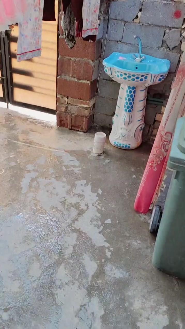 ر بيت للبيع المساحه ١٠٠ متر مربع استقبال وصاله وصحيات خارجيه وداخليه وترك ومطبخ الاستفسار على الرقم ‏‪***********‬‏ حي المرتضى
