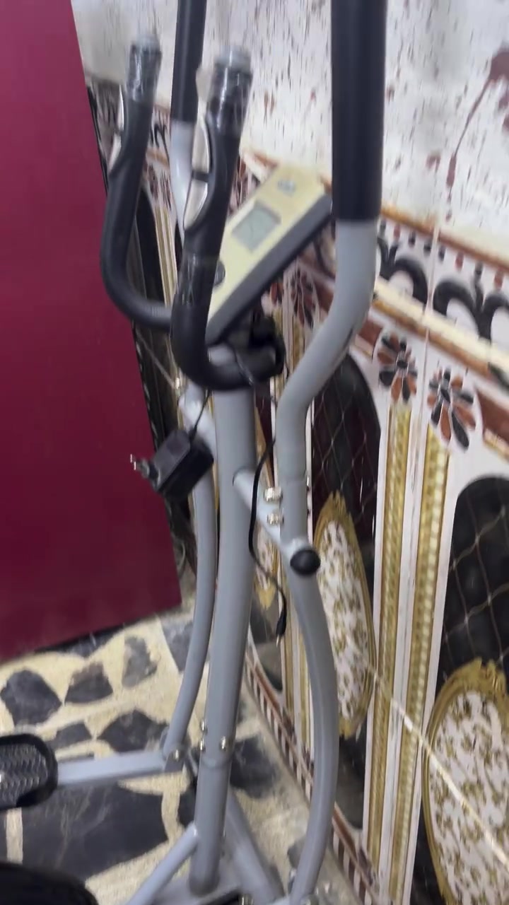 سلام عليكم جهازرياضي  الحجم الجبير نضافه ٨٥./. نوع الجهاز امريكي باله اصلي اسم الجهاز اوبتكال لتحريك جميع الاعضاء الجسم بالكامل وسعره جدا مناسب لعدم التفريغ 
بكان الجهاز بياع حي الرافدين سعر الجهاز ١٧٠وبي مجال٠ 
***********

