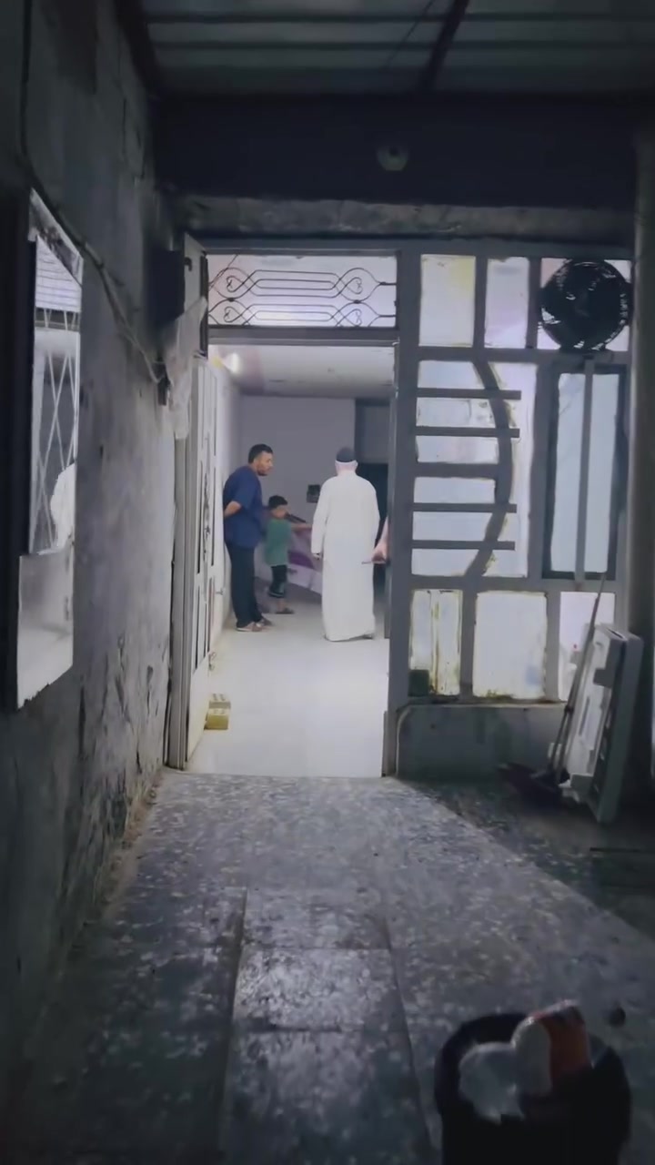 للأيجار بيت م ١٠٠ يحتوي البيت ع ٣ غرف نوم وصاله وخدمات 
الشعب شارع ابو ماهر ايجاره ٣٠٠ قفل 

مكتب دلالية المؤمل ***********
