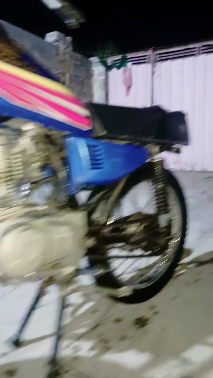 سلام عليكم شباب شلونكم شخباركم  دراجة للبيع ابيعك مستعجل دراجة ما بيها شي اتخبل بس شغاله و روح  ***********  300و بيها مجال الطيبين
