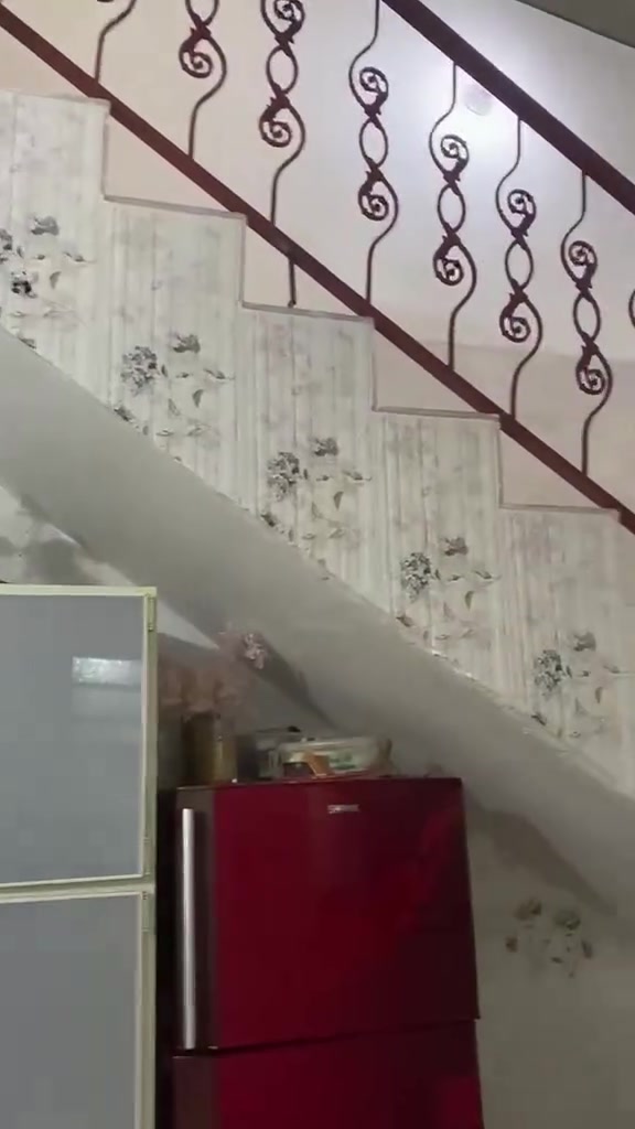 سلام عليكم بيت للبيع ٥٠م يتكون من مطبخ واستقبال وغرفه نوم وصحيات و موقع فحامه نزلت كميره  شارع ابو طاوه سند ٢٥ملك صرف زراعي ***********
