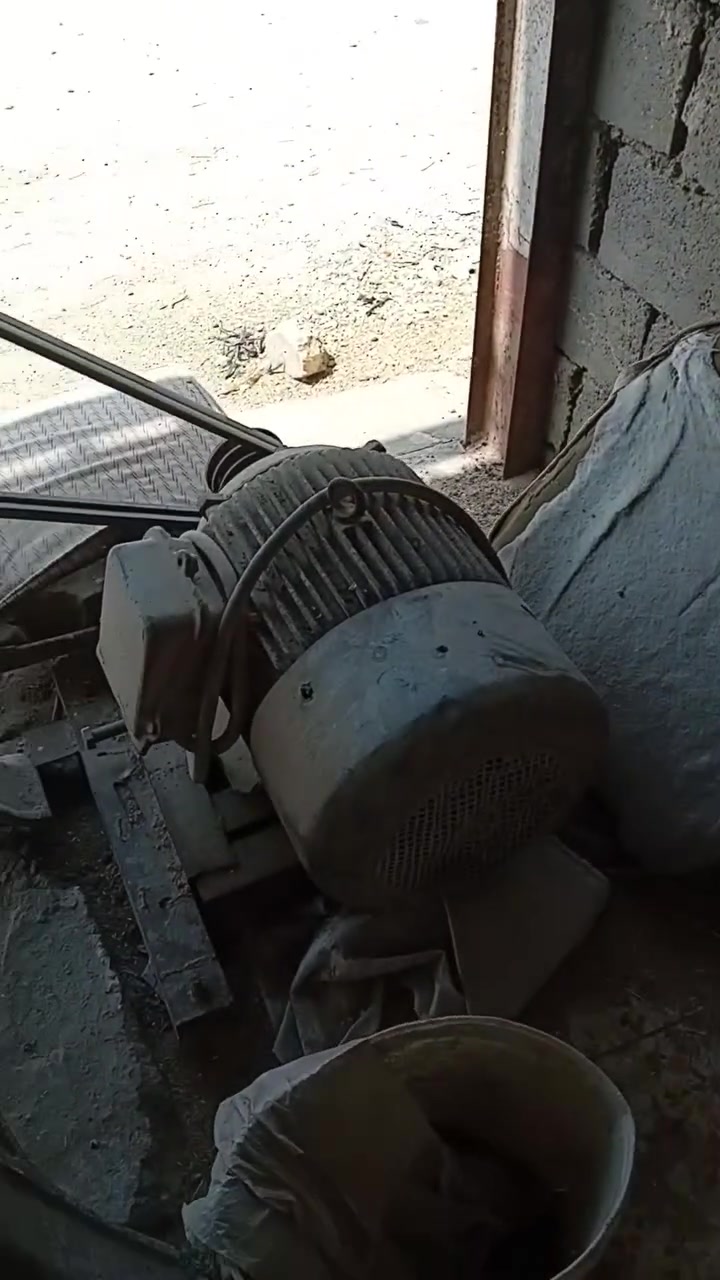 طاحونه حجريه للبيع وكماموضح بلفديو الاتصال على ***********و***********
