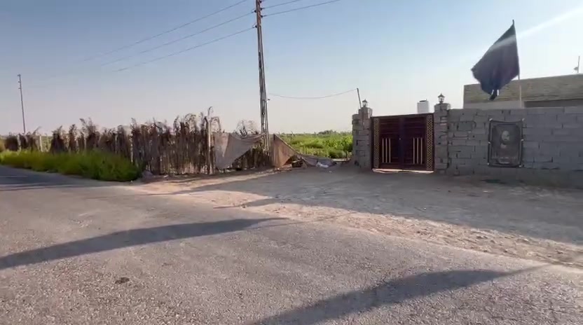 السلام عليكم
الدار للبيع طابق واحد يحتوي على 4 غرف نوم مع صاله واستقبال ومطبخ حار وبارد مع دونم ونص من ضمن البيت 
العنوان واسط قضاء الحي ظهر الكراده 
للاستفسار ***********
