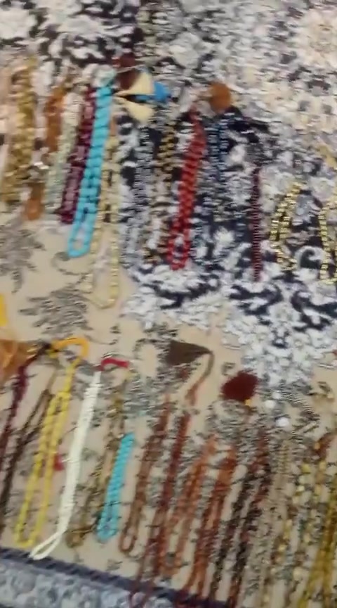 السلام عليكم سبح و عملات قديمه و ساعات و محابس  ابيع شلعه وحده ما ابيع مفرد شلعه وحده فقط مكان نجف ***********
