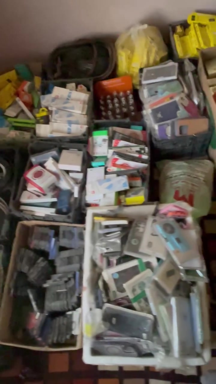 شلعة اكثر من عشرتالاف قطعة

كربلاء ***********
