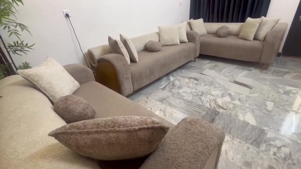 مساء الخير تخم للبيع مستخدم خمس اشهر فقط نضيف حيل ب ٦٠٠سعرا العنوان بغداد الشعب نهاية الفورتات رقم الهاتف موجود على الخط وموجود على الواتساب 

***********
