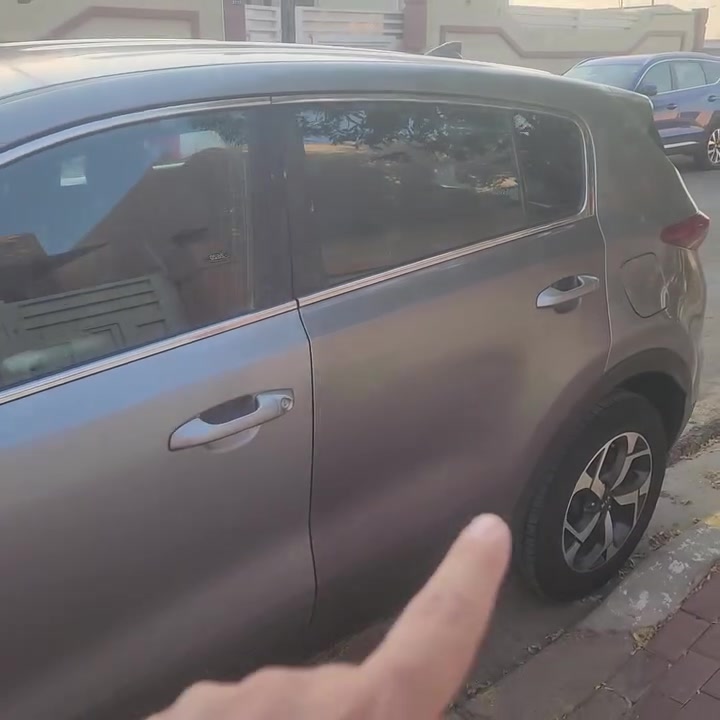 سبورتج للبيع موديل ٢٠٢٠ رقم اربيل بأسمي
السياره مكفوله من الصبغ بيها تبديل البنيد نفس اللون بلادي 
والسياره مبرمجه تشتغل على البانزين العادي وبدون دوانز 
ماشيه ٧٨ الف ميل  
مواصفاتها 
شاشه كبيره وكاميرا ورادار وتراكشن كنترول واندرويد اوتو وباقي المواصفات معروفه 
طبعا سويج مو بصمه والصندوك مو كهرباء
التبريد ثلج وميفصل لو دقيقه ولا ايبوخ بالازدحام 
السياره كولش نظيفه ومال بيت ورحت بيها للعمره مرتين 
للتواصل واتساب ***********
مكاني بغداد حي الجامعه شارع الربيع
